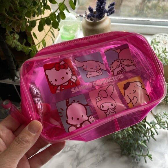 Sanrio Hello Kitty and friends - clear hot pink pouch - Picture 2 of 8